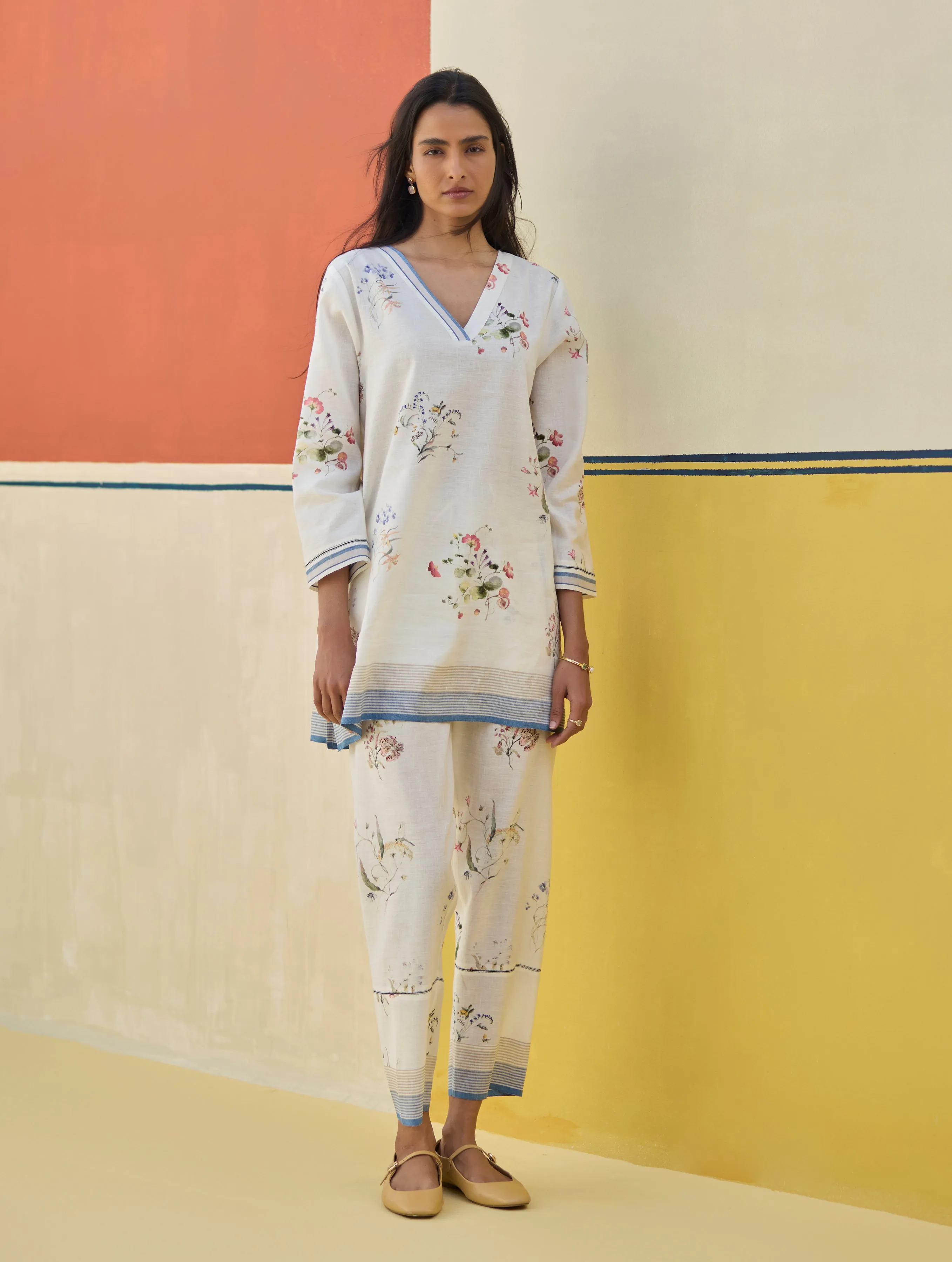 Raha Watercolour Floral Kurta Set
- Ivory